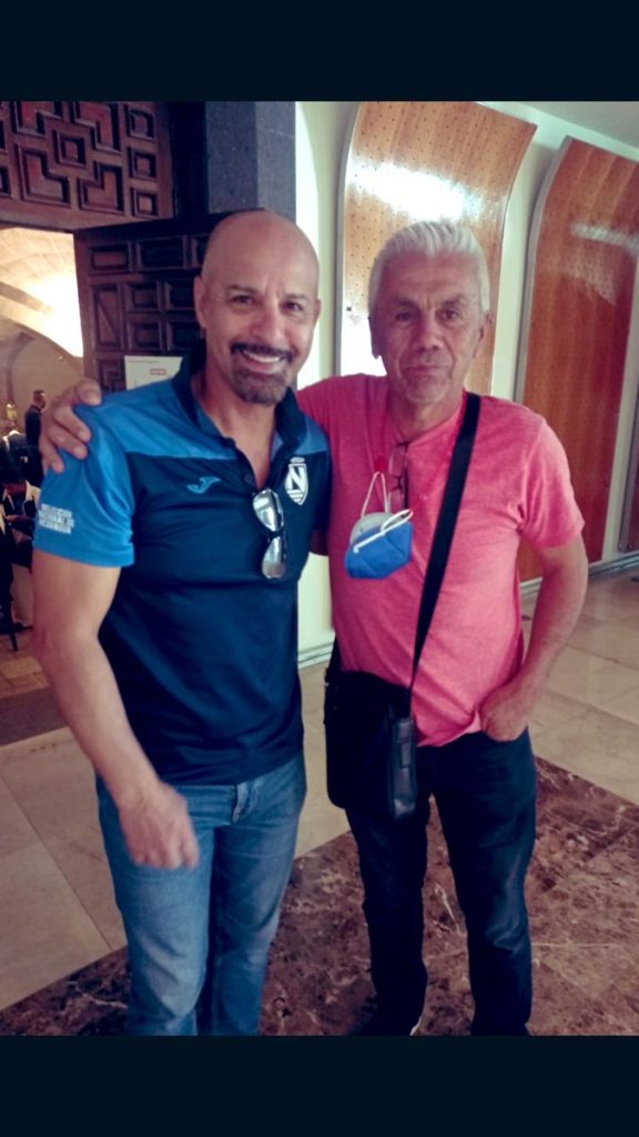 foto de luis castro junto al fantasma figueroa 1