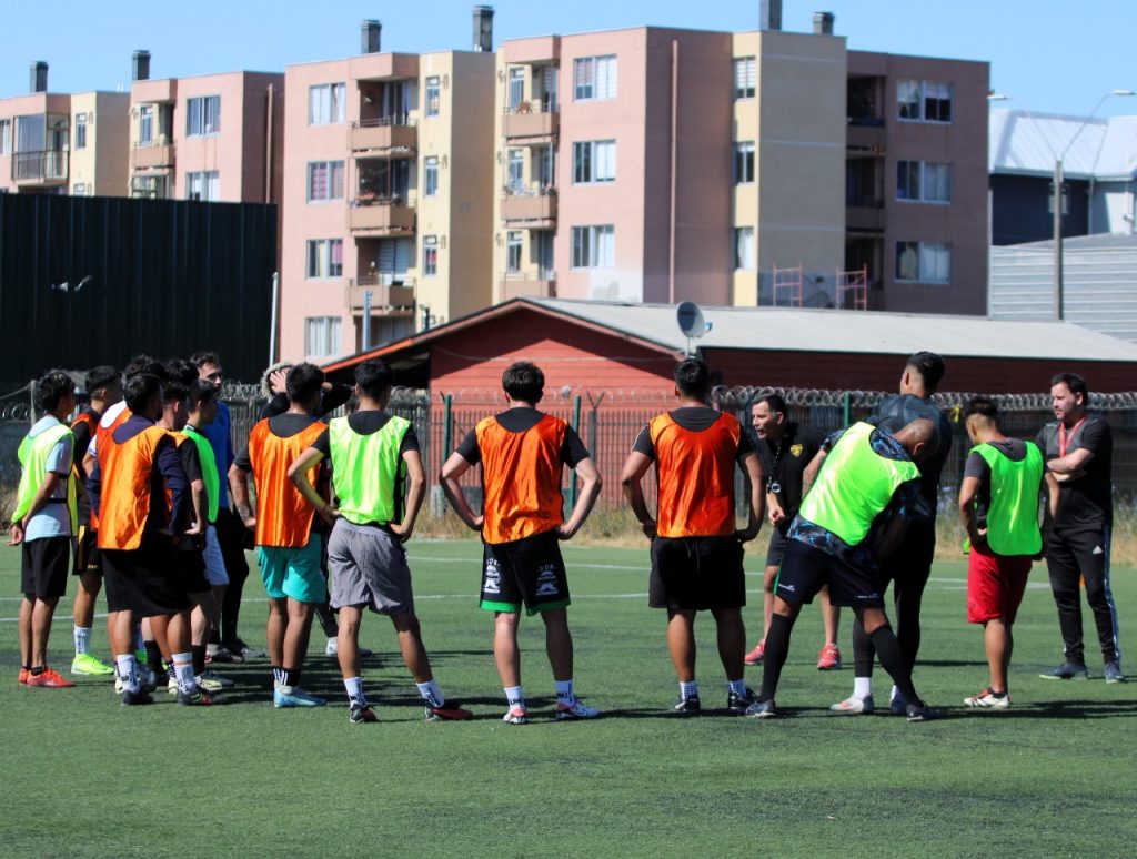 Fernández Vial arranca la temporada con 17 jugadores, entre ellos Bustamante y Pilar 1 vial