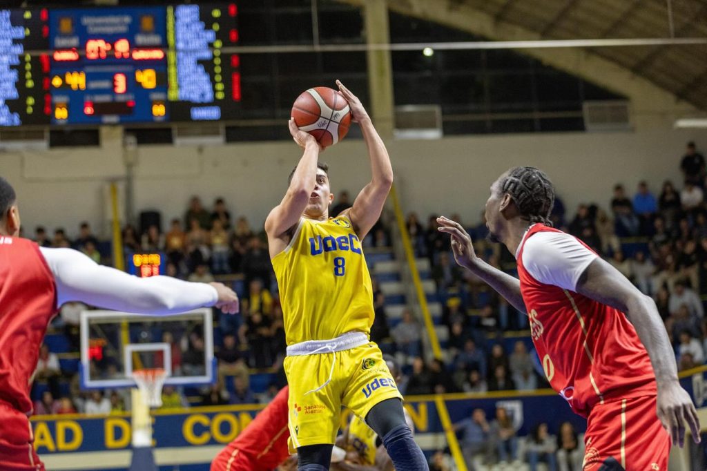 Basket UdeC superó a Leones y se afianza en el liderato 1 Basket UdeC Leones